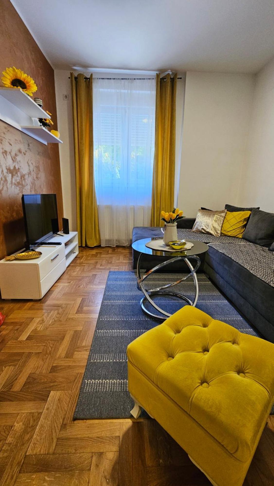 Apartman Sunflower 스렘스카 미트로비차 외부 사진
